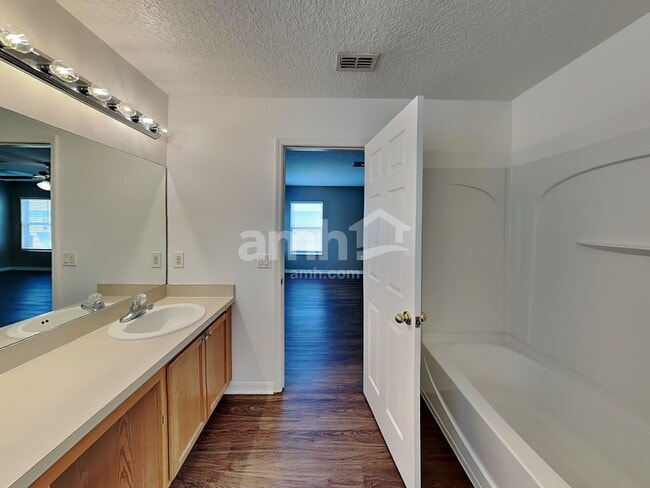 Building Photo - 309 Verdi St