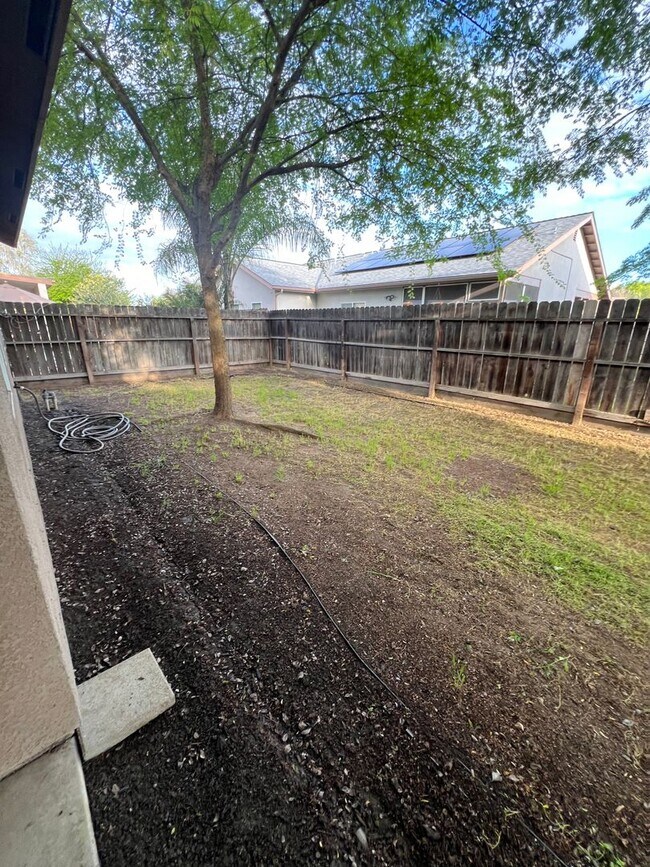 Building Photo - 2724 Tecopa Ave