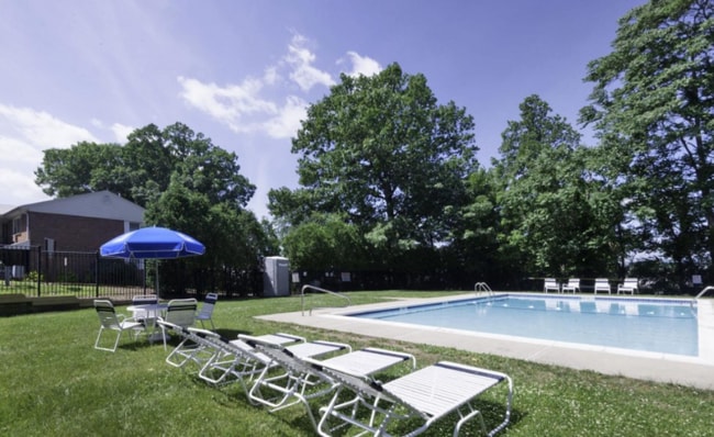 Building Photo - 405 Franklin Turnpike