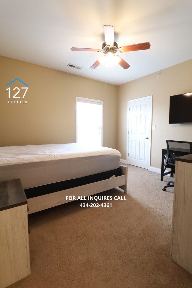 Building Photo - 3-Bedroom, 2-Bath with Pool Access, Private Patio & Walkable Dining!