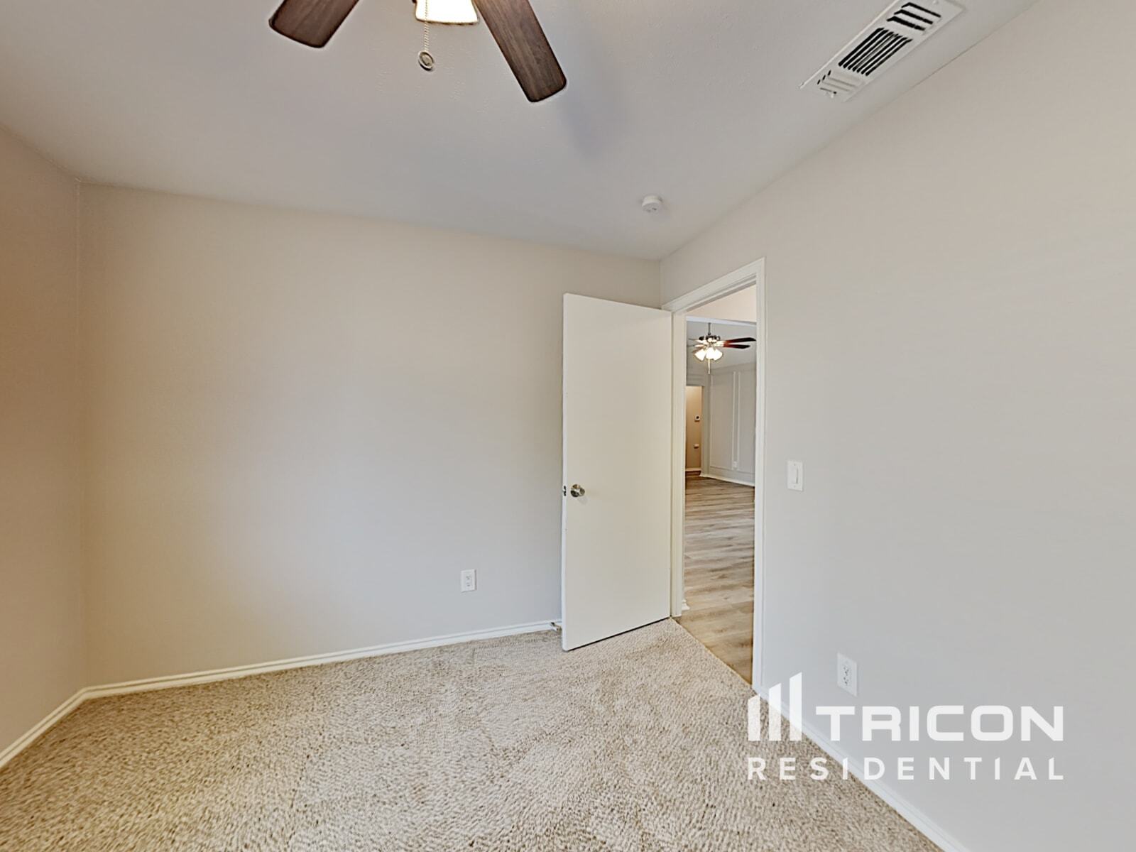 Building Photo - 335 Pin Oak Ln