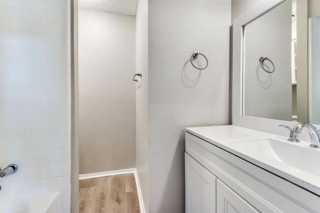 Building Photo - Charming 2-Bedroom Townhome in North Irving with Spacious 2-Car Garage