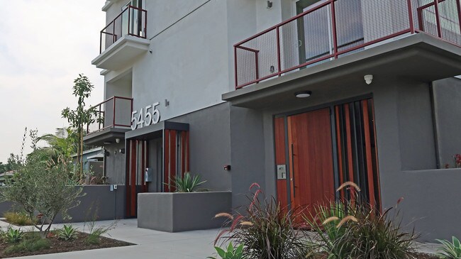 Building Photo - 5455 Inglewood Blvd