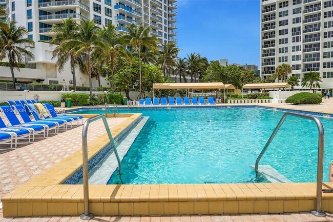 Building Photo - 3505 S Ocean Dr