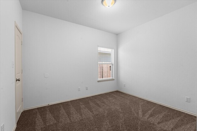 Building Photo - 1925 Briar Grove Dr