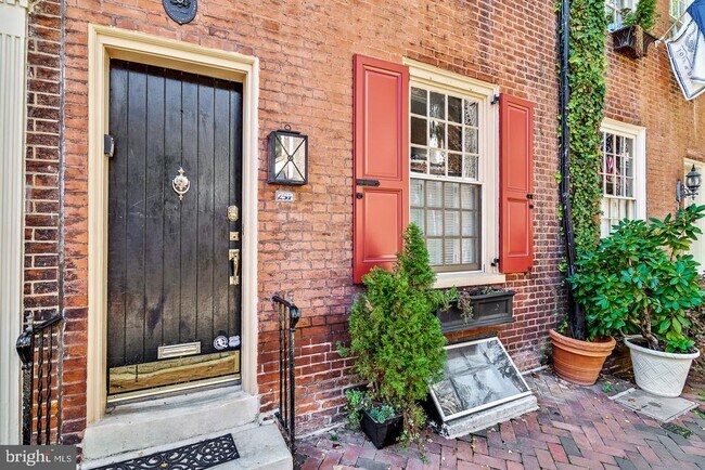 Building Photo - 254 Quince St