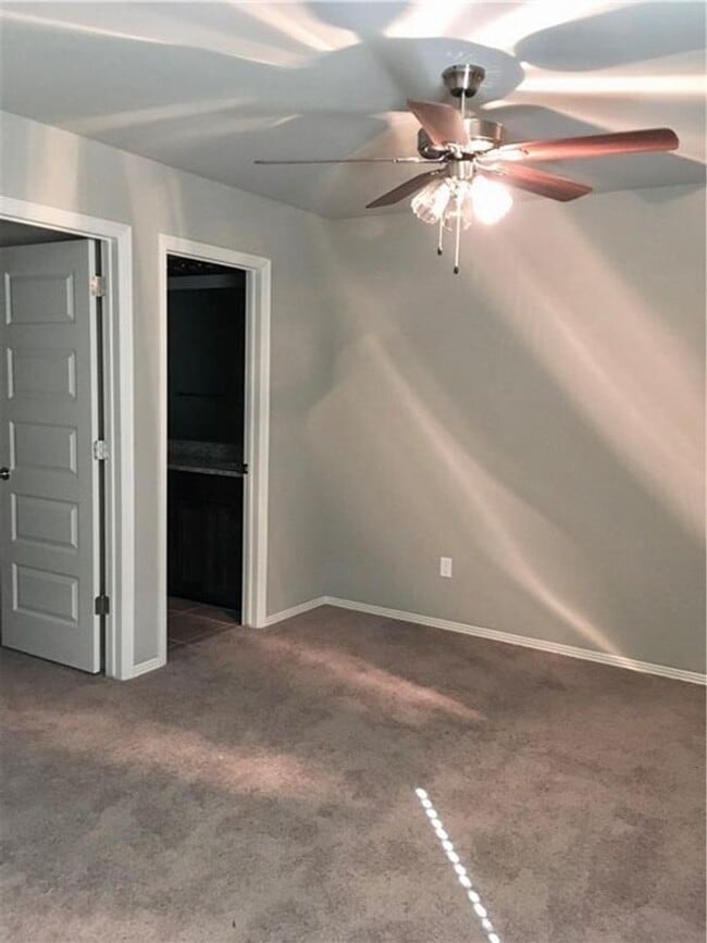 Building Photo - 504 W Weymouth