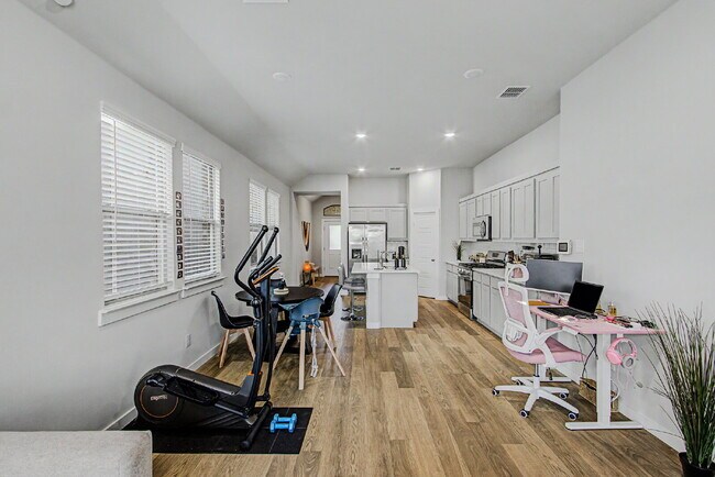 Building Photo - Experience Princeton Lifestyle