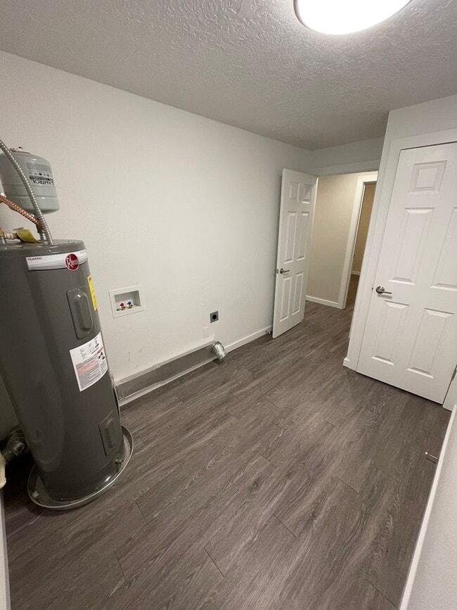 Building Photo - 61464 Little John Ln