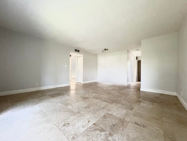 Building Photo - 717 Gardens Dr
