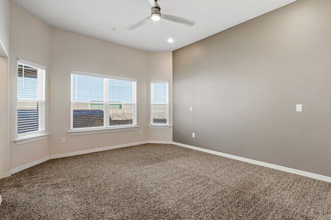 Building Photo - 649 La Entrada Cir