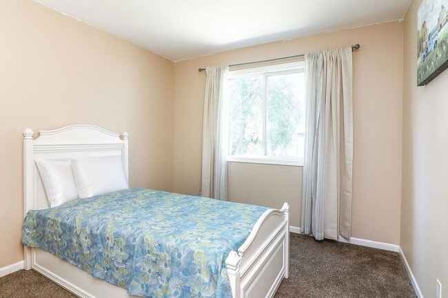 Building Photo - 812 W Appletree Ln