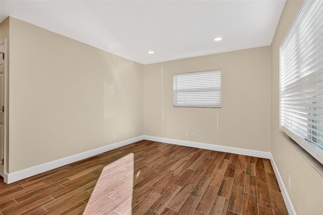 Building Photo - 3117 W La Salle St