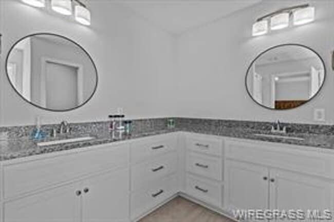 Building Photo - Available May!