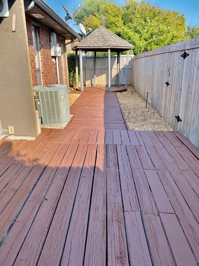 Building Photo - 3924 Denham Way