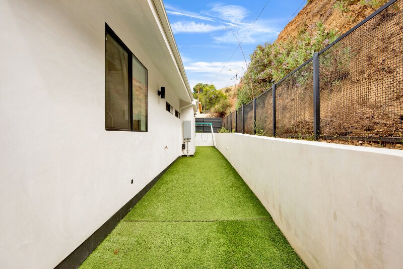 Building Photo - 7824 Shadyspring Dr