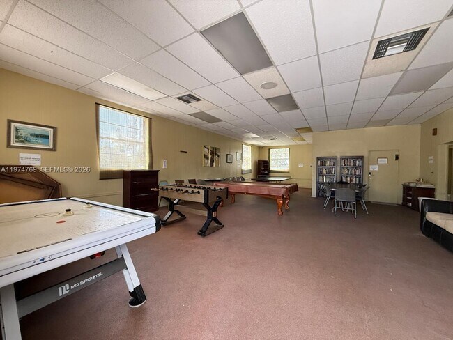 Building Photo - 3660 NE 166th St