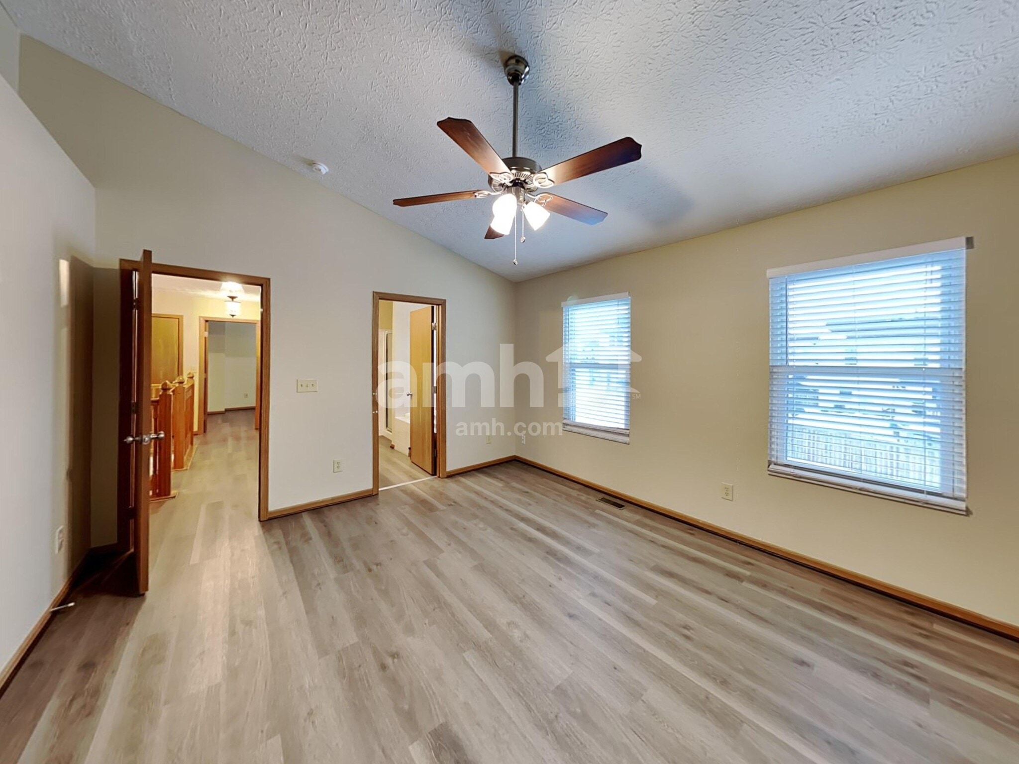 Building Photo - 254 Oxford Dr SW