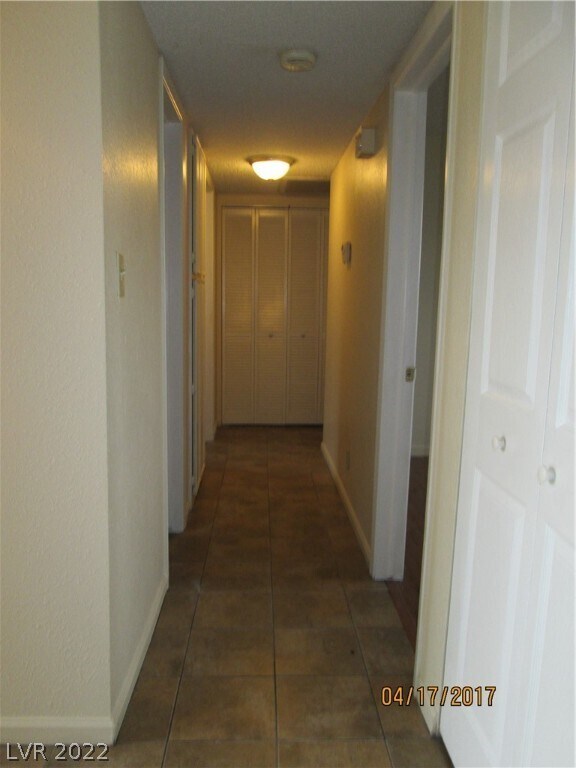 Building Photo - 2132 Jeanne Dr