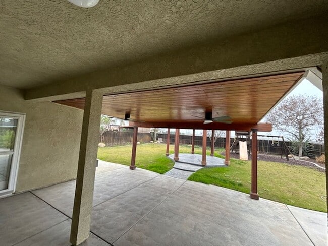 Building Photo - You have to see this yard and patio in the Vineyard subdivision in Northwest Hanford