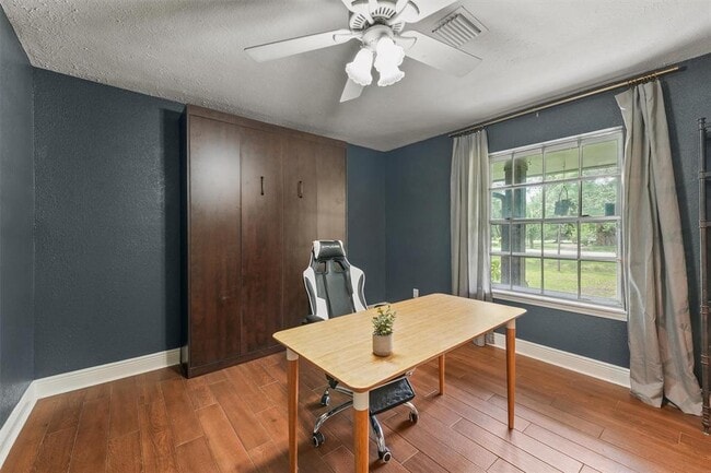 Building Photo - 1108 Myrtlewood Dr