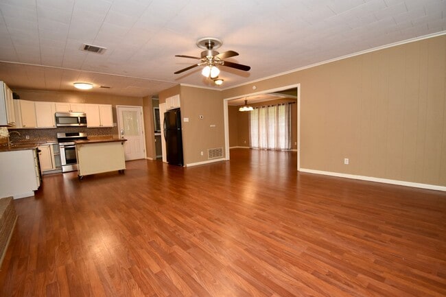 Building Photo - 3 Bed, 2 Bath Home in Ruston
