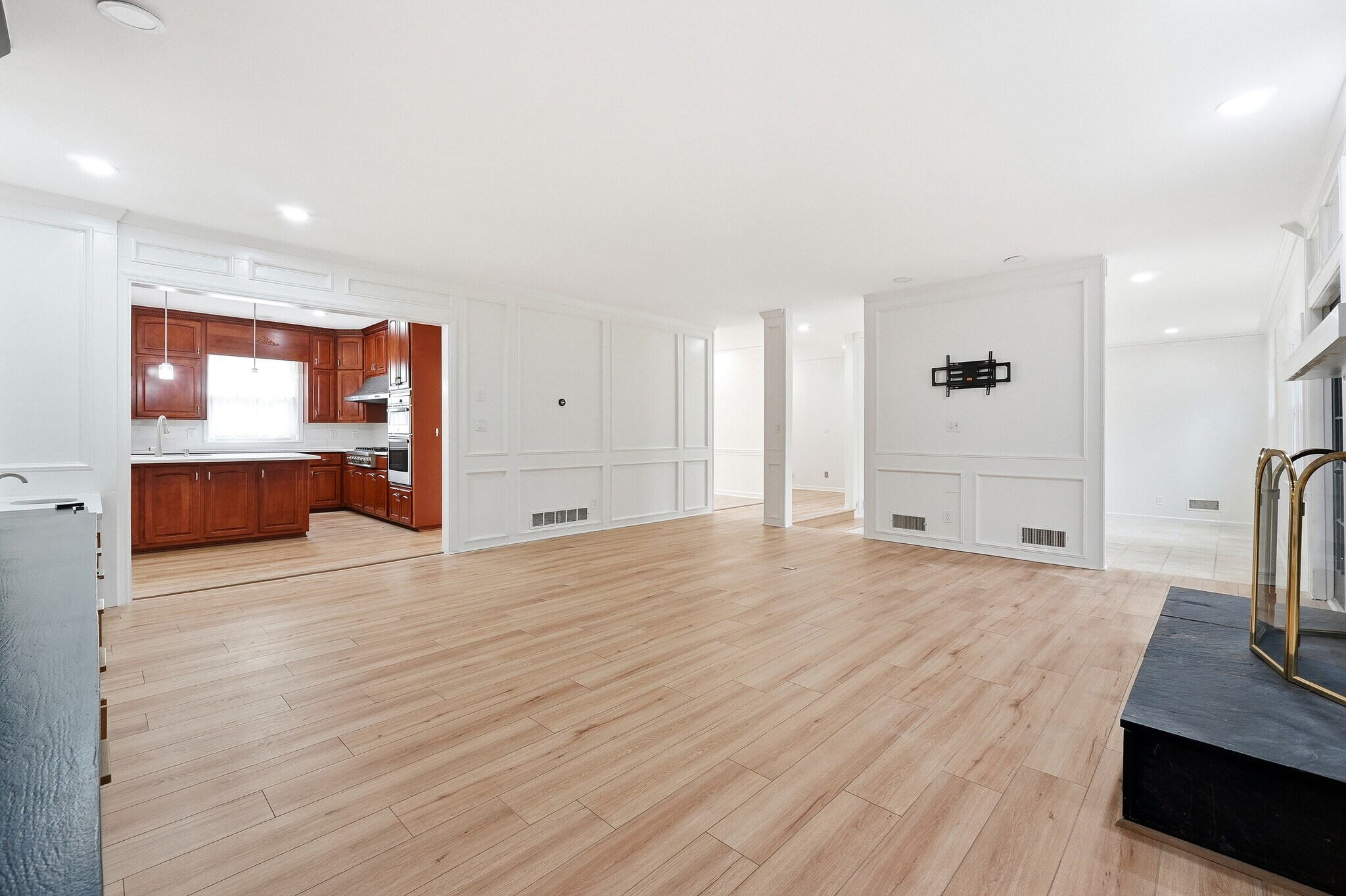 Building Photo - Room in House on River Park Dr