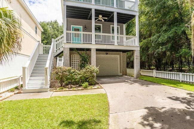 Building Photo - Home on Ladies Island