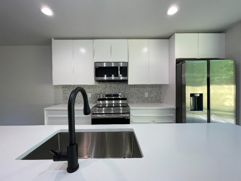 Building Photo - 605 E 7th St