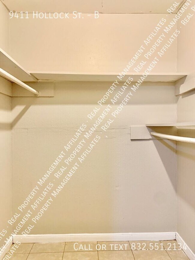 Building Photo - 9411 Hollock St