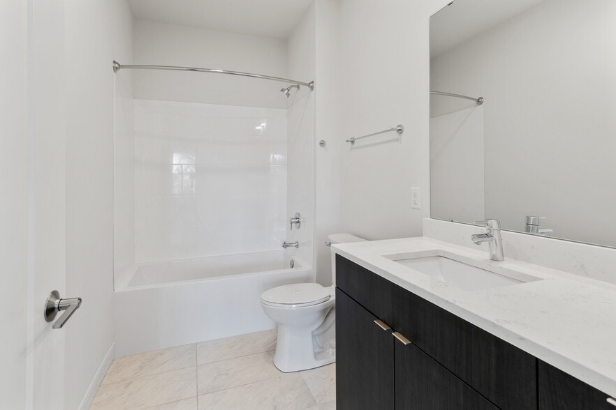 Building Photo - 5945 6th Ave