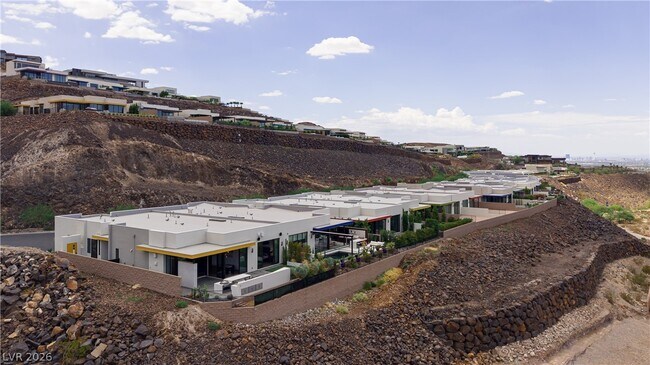 Building Photo - 692 Scenic Cliff Dr