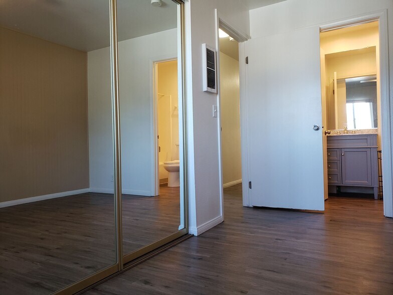 Building Photo - 1261 Victor St