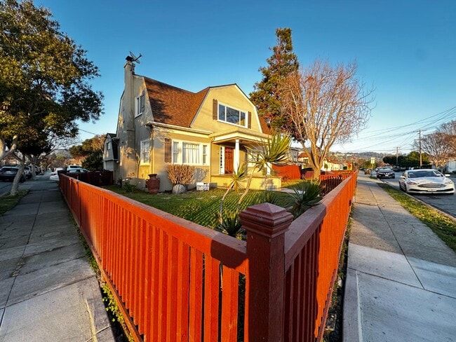 Building Photo - 1010 Dutton Ave