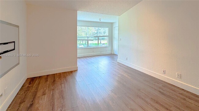 Building Photo - 643 Vista Isles Dr