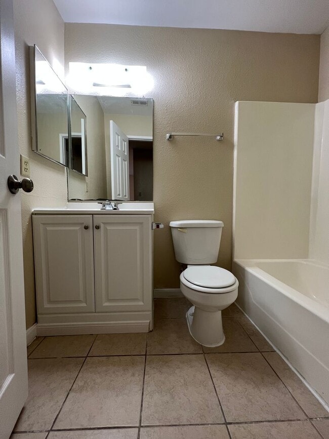 Building Photo - Newly refreshed 2BD/2BA duplex in Eagle Lake, TX.