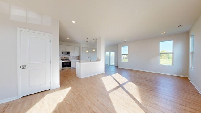Building Photo - 1401 Salt Springs Dr