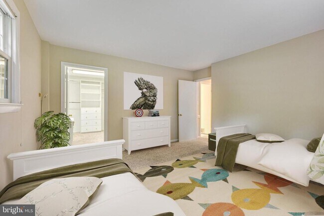 Building Photo - 1023 Westbriar Dr NE