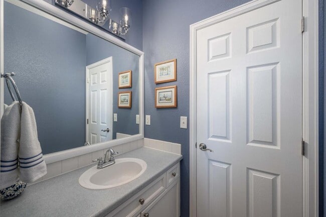 Building Photo - 4220 Ravenna Pl