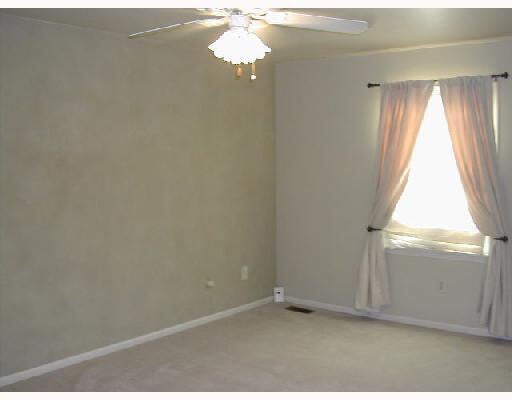 Building Photo - 1424 Dicken Dr