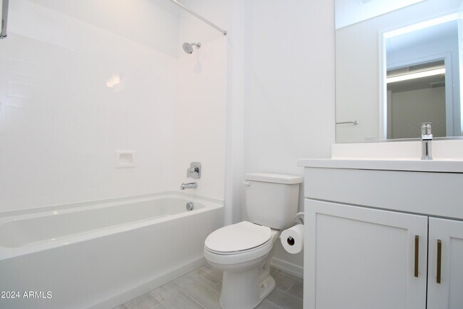 Building Photo - 8725 W Medlock Dr