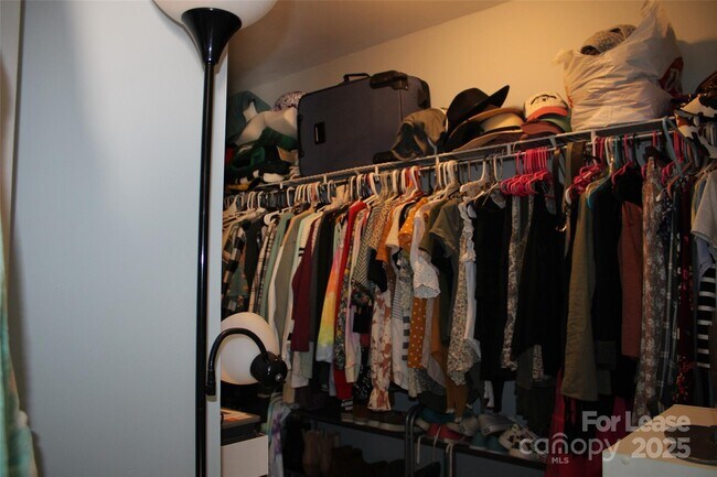 Building Photo - 9446 Cadman Ct