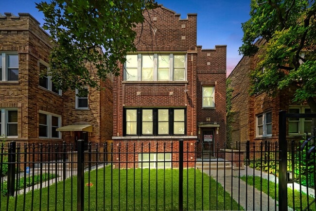 Building Photo - 2726 N Harding Ave