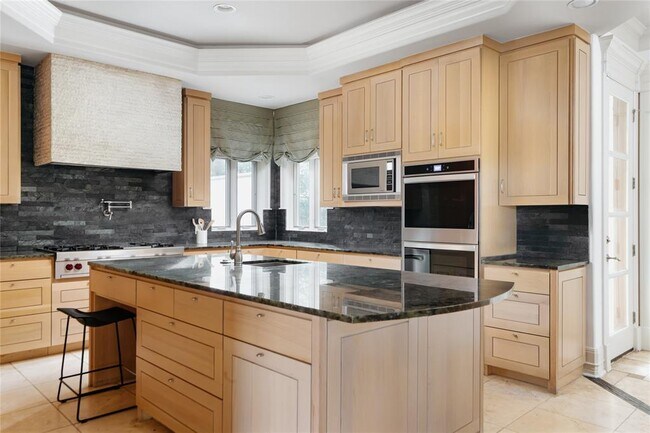 Building Photo - 2705 Island Ledge Cove