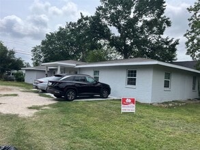 Building Photo - 10434 Burman St