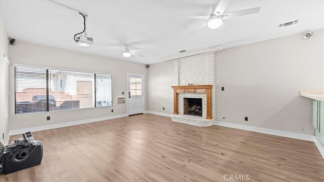 Building Photo - 943 N Orange Ave