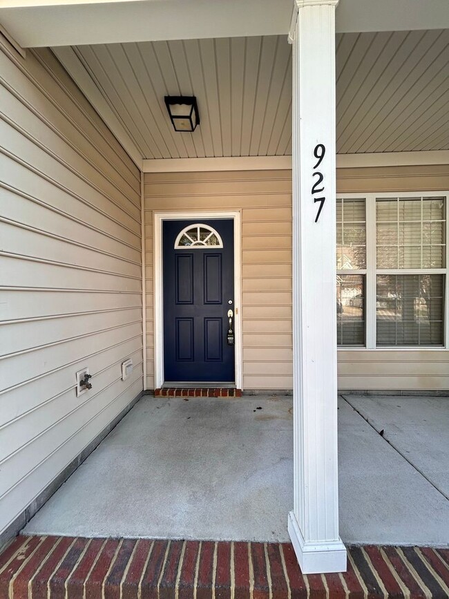 Building Photo - 927 Hunley Dr