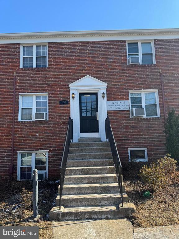 Primary Photo - 131 S Courthouse Rd