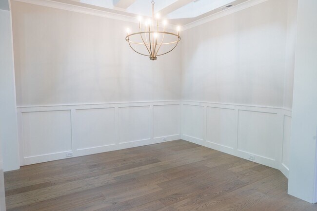 Building Photo - 5Bd/4.25Ba Kirkland House