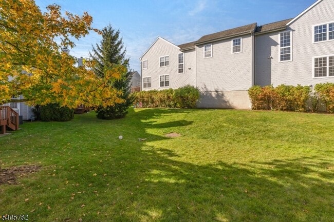 Building Photo - 107 Gladstone Dr